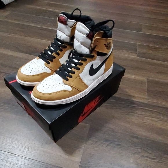 Shoes - Picture 1 of 5